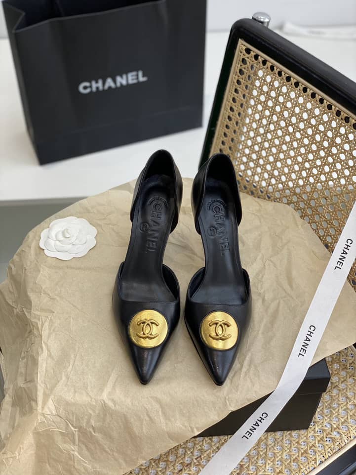 Chanel Cc Logo Heels In Black