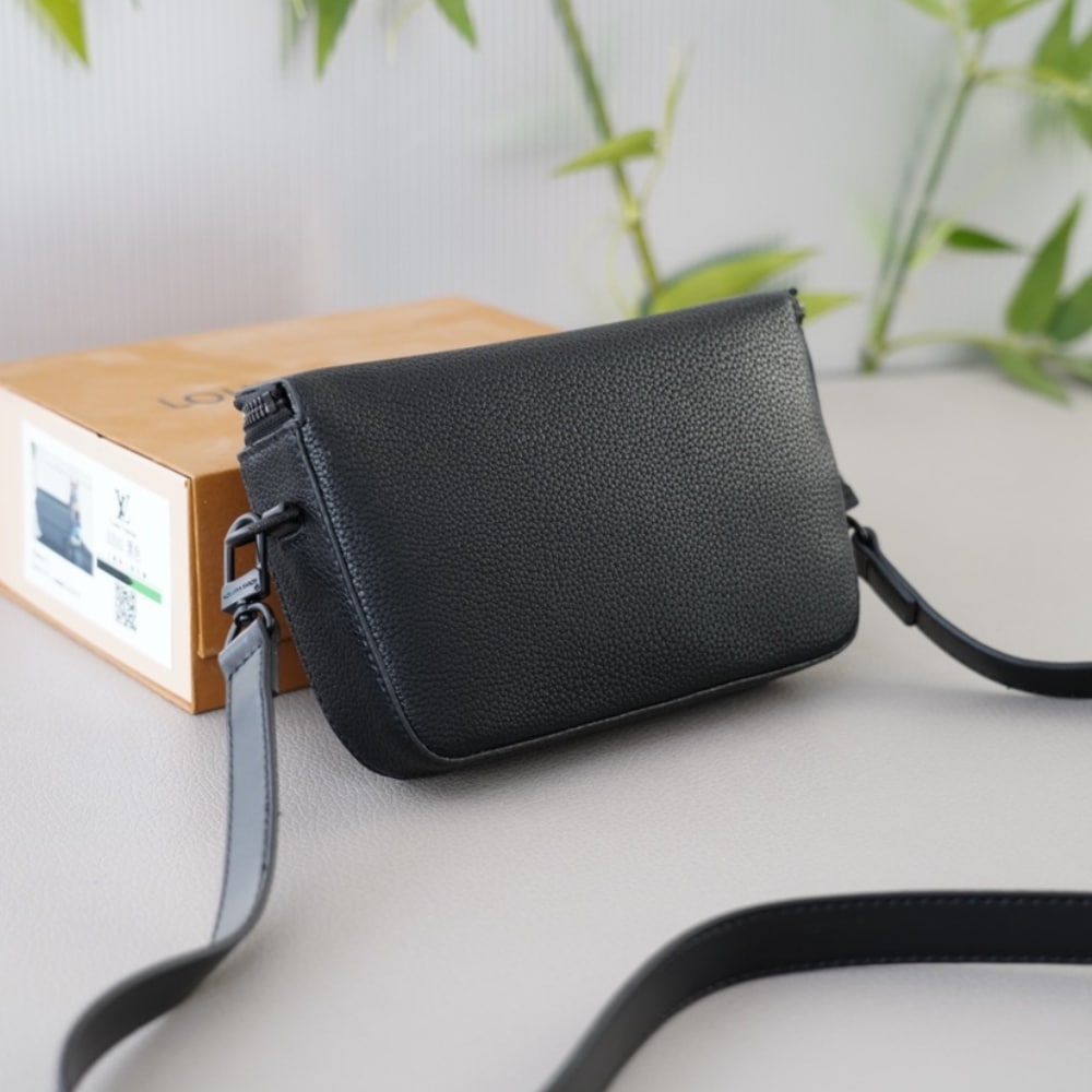 Louis Vuitton Pilot Bag Black 29Cm