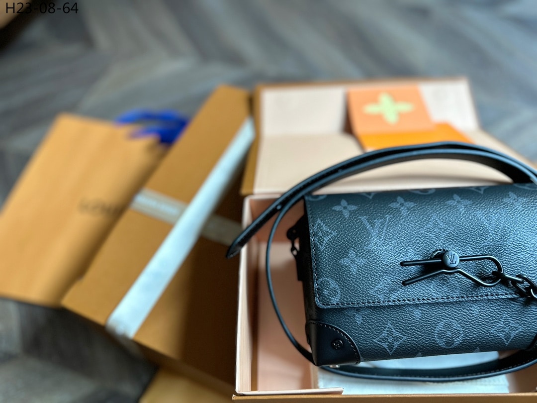 Louis Vuitton Steamer Wearable Wallet Black 18Cm M81783