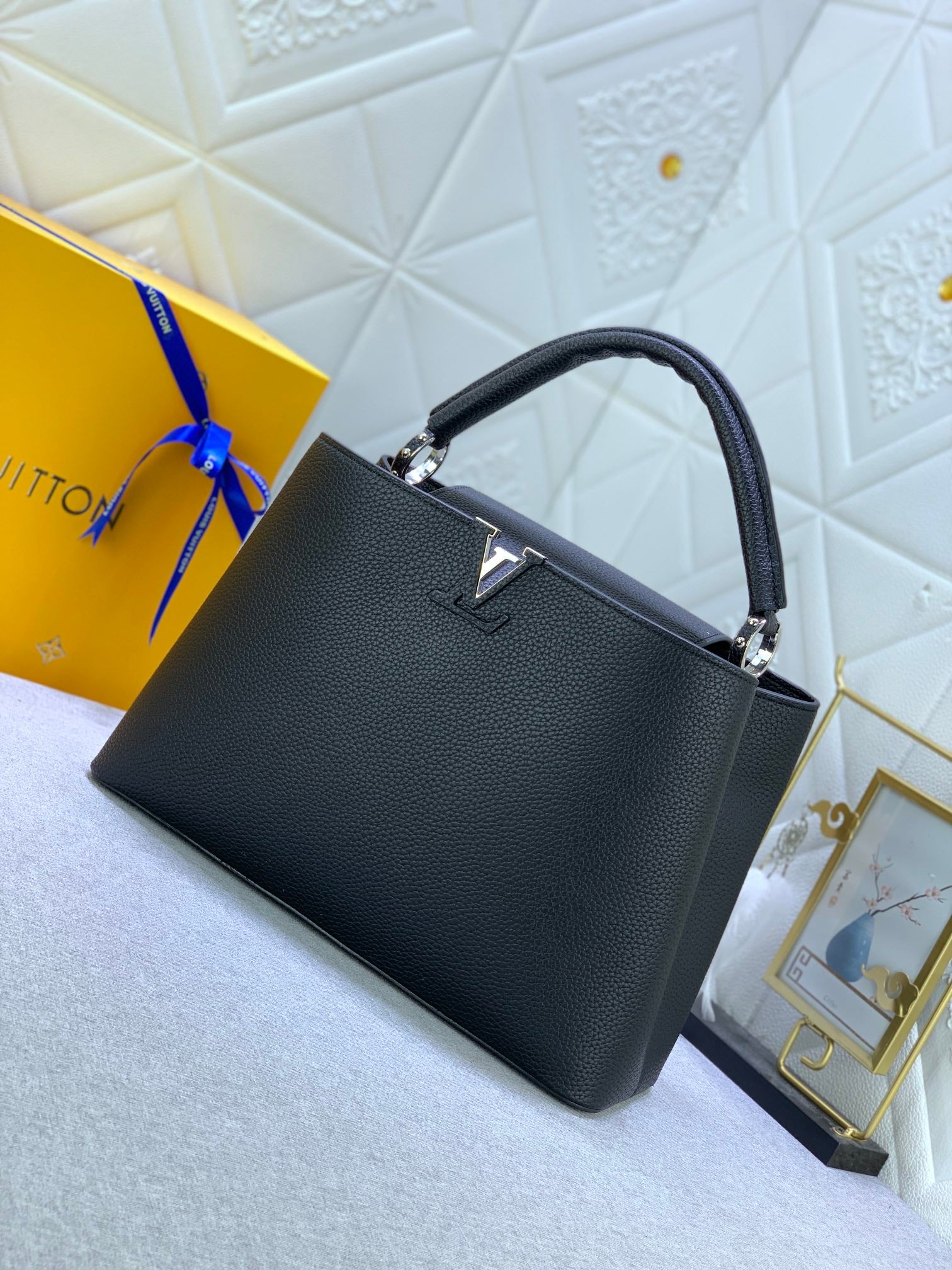 Louis Vuitton Capucines Mm Black
