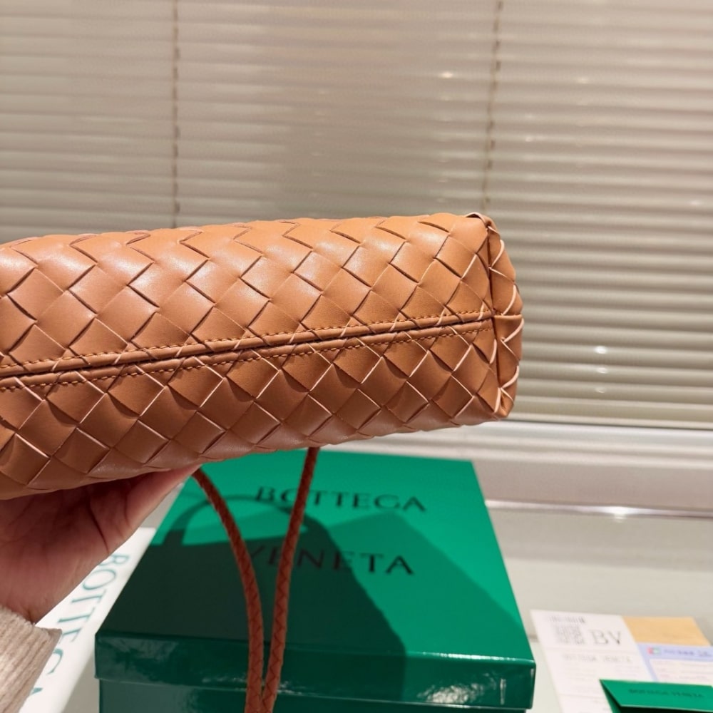 Bottega Veneta Small Andiamo Bag In Cognac 25Cm