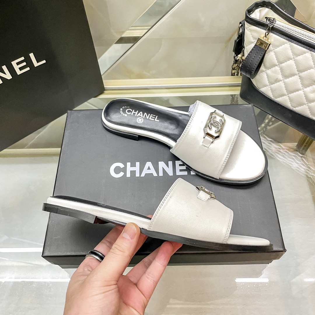 Chanel Slippers With Cc Silver Hardware White
