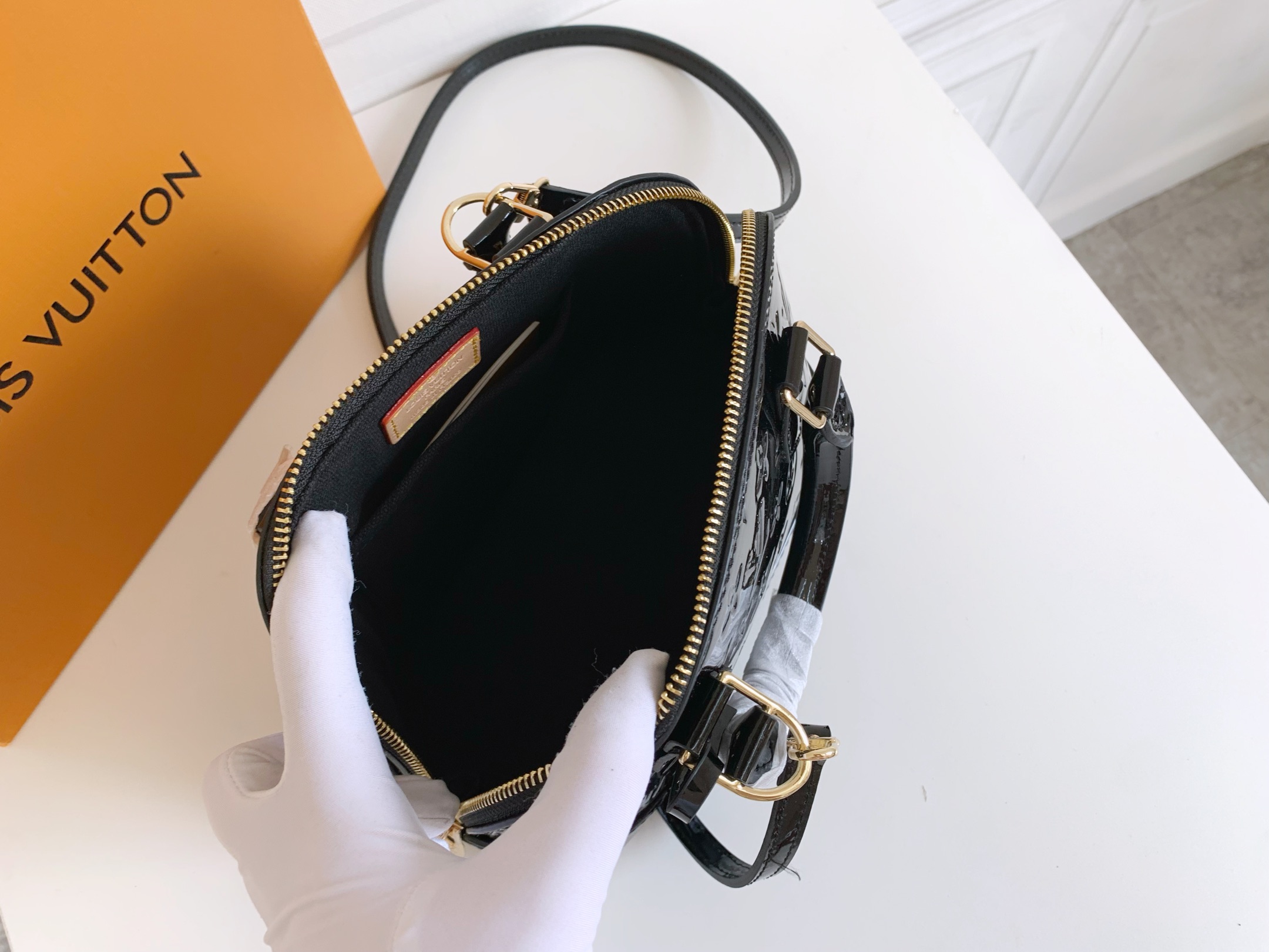Louis Vuitton Alma Bb Monogram Vernis Leather Black 25Cm