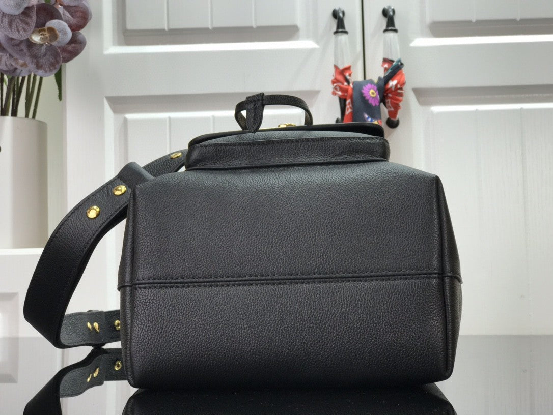 Louis Vuitton Lockme Bucket 23Cm Black
