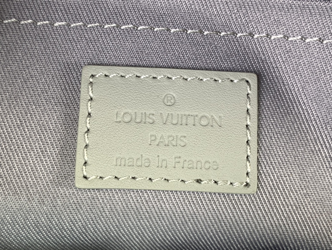 Louis Vuitton S Lock Messenger White 28Cm M23152