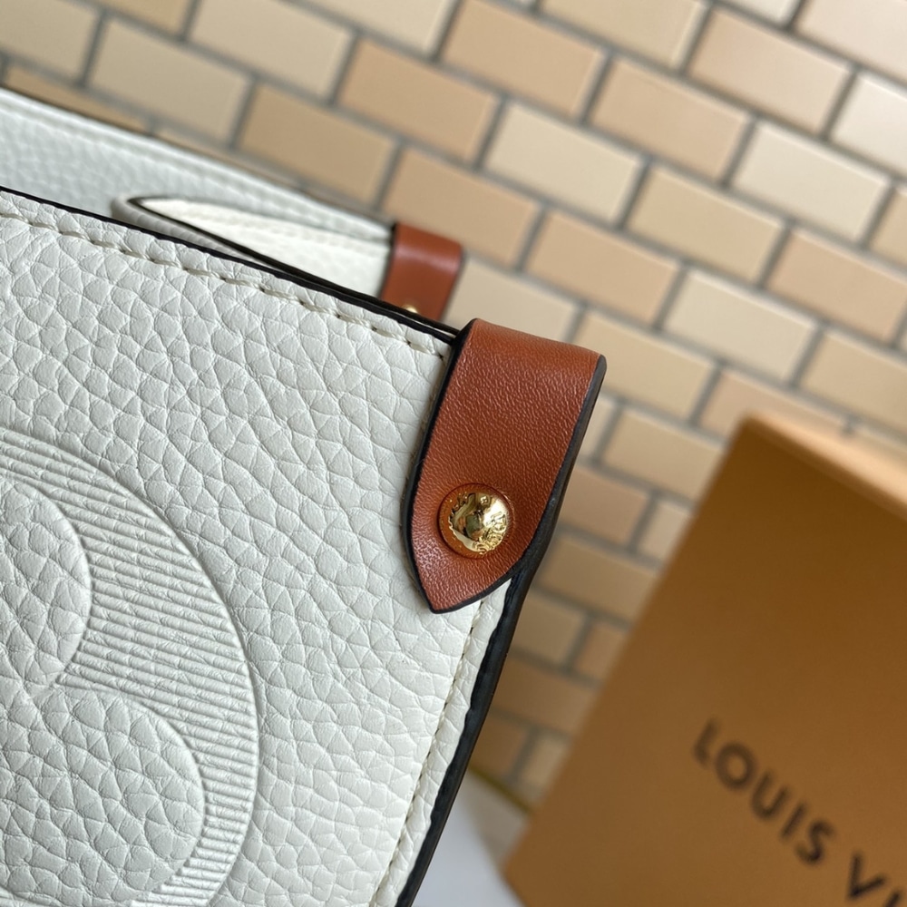 Louis Vuitton Onthego GM White Bag 41Cm M44558