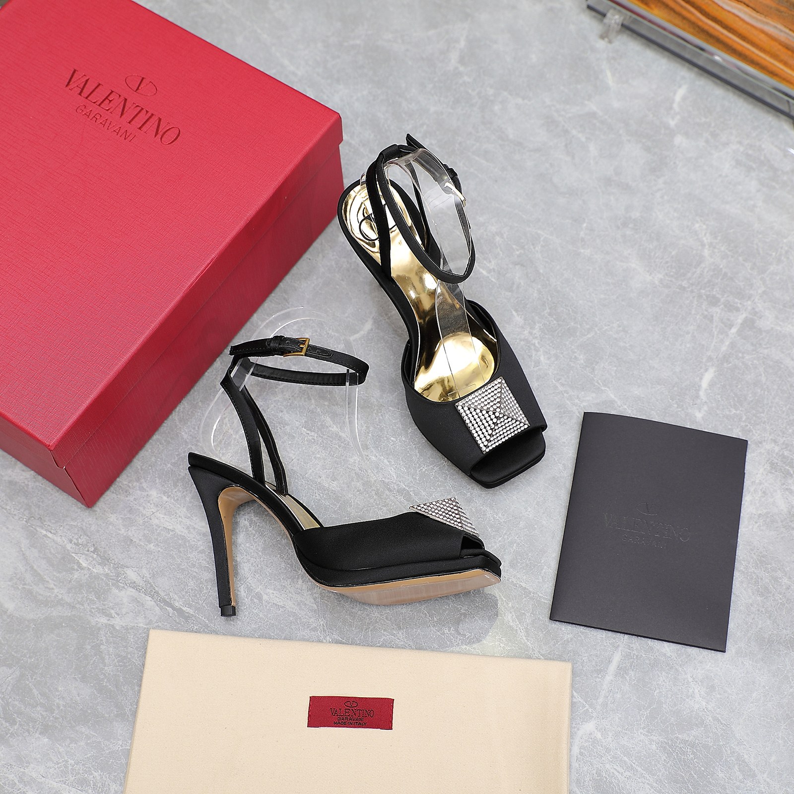 Valentino Garavani Roman Stud Block Pump Black