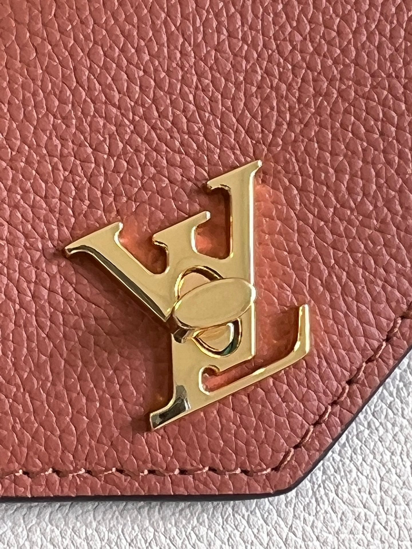 Louis Vuitton Pochette Chain Mylockme 19Cm Brown