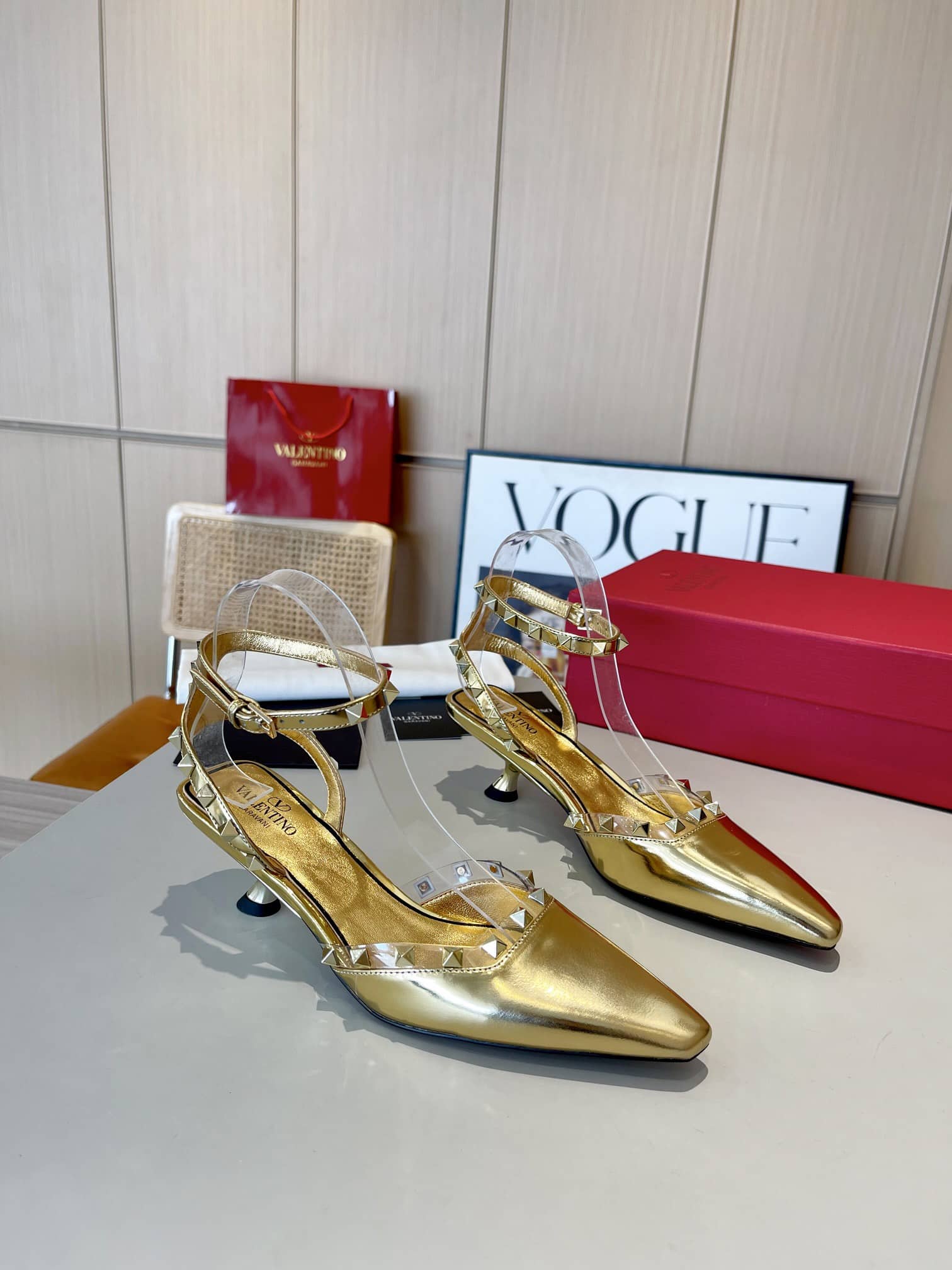 Valentino Garavani Rockstud Couture Pumps Gold