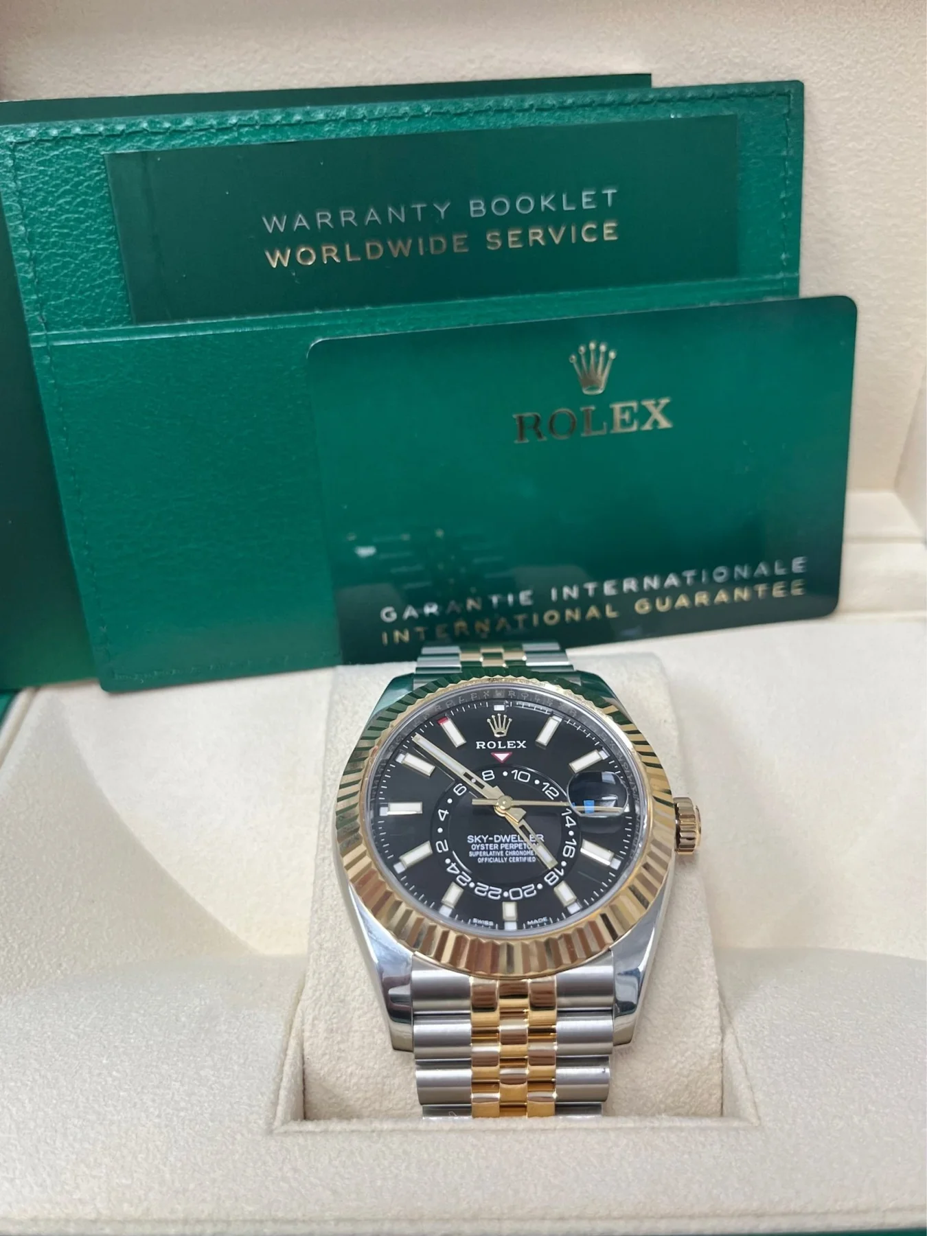 Rolex Sky-Dweller 42 mm Bright black Dial 336933