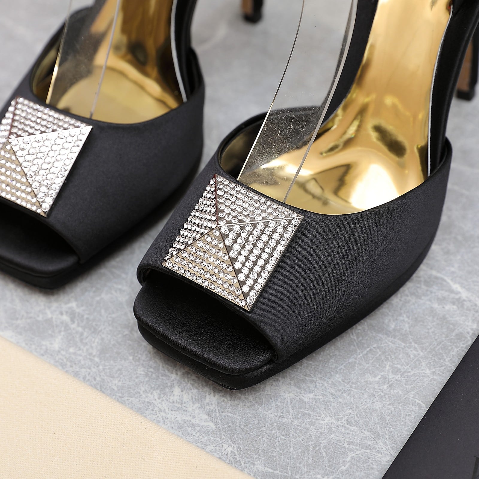 Valentino Garavani Roman Stud Block Pump Black