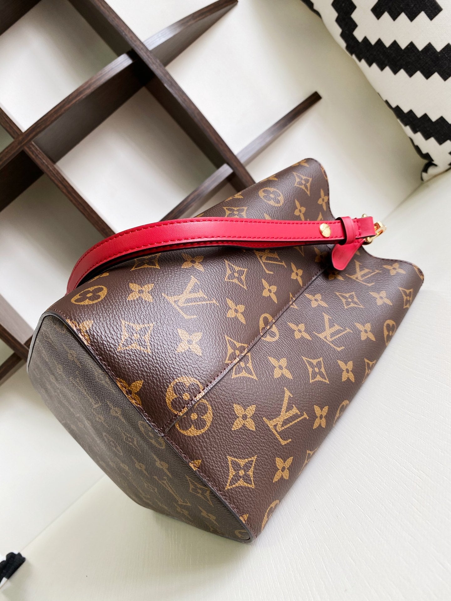 Louis Vuitton Neonoe Red