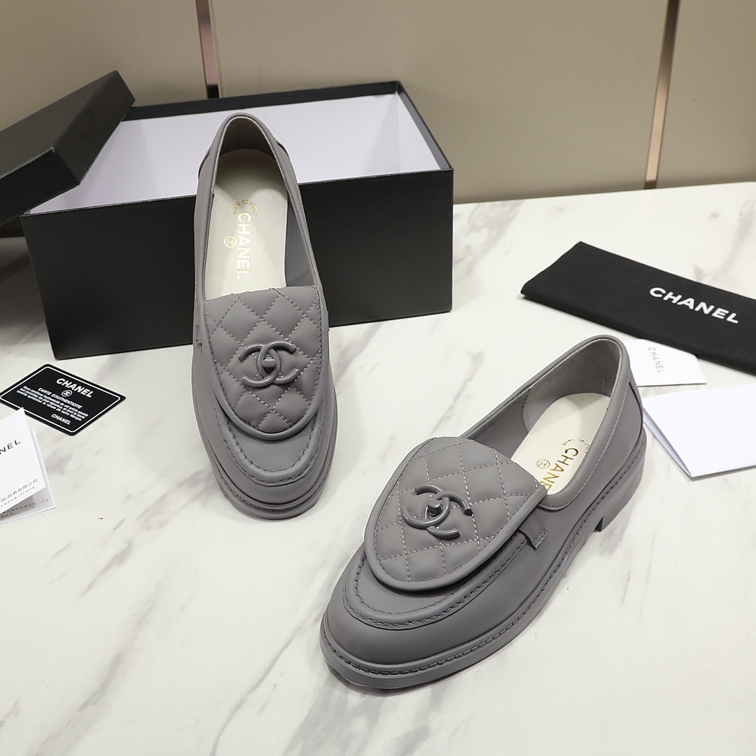 Chanel Cc Nib Turnlock Moccasins Flat Loafers Grey