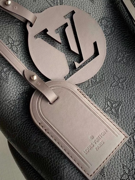 Louis Vuitton Beaubourg Hobo Mm 32Cm Black M56073