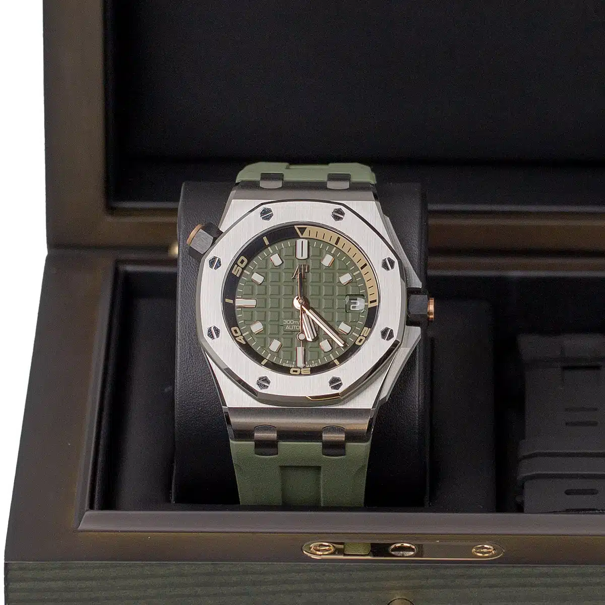 Audemars Piguet  Royal Oak Offshore Khaki green 42mm 15720ST.OO.A052CA.01