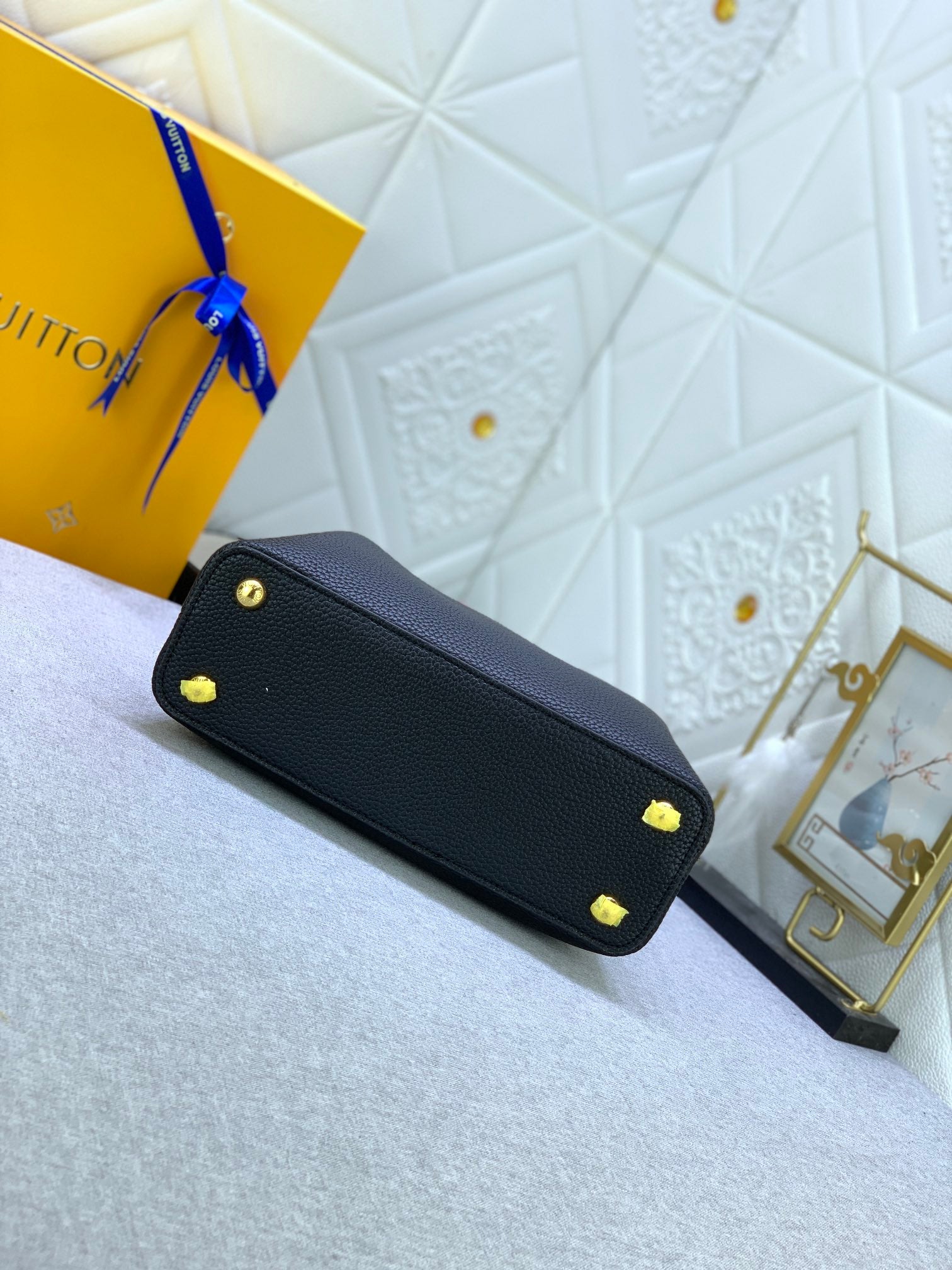 Louis Vuitton Capucines Bb Black Greige 27Cm