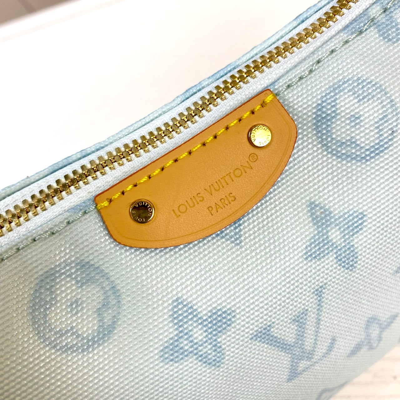 Louis Vuitton Hills Pochette Bag Bleu Courrier 18.5cmM28250