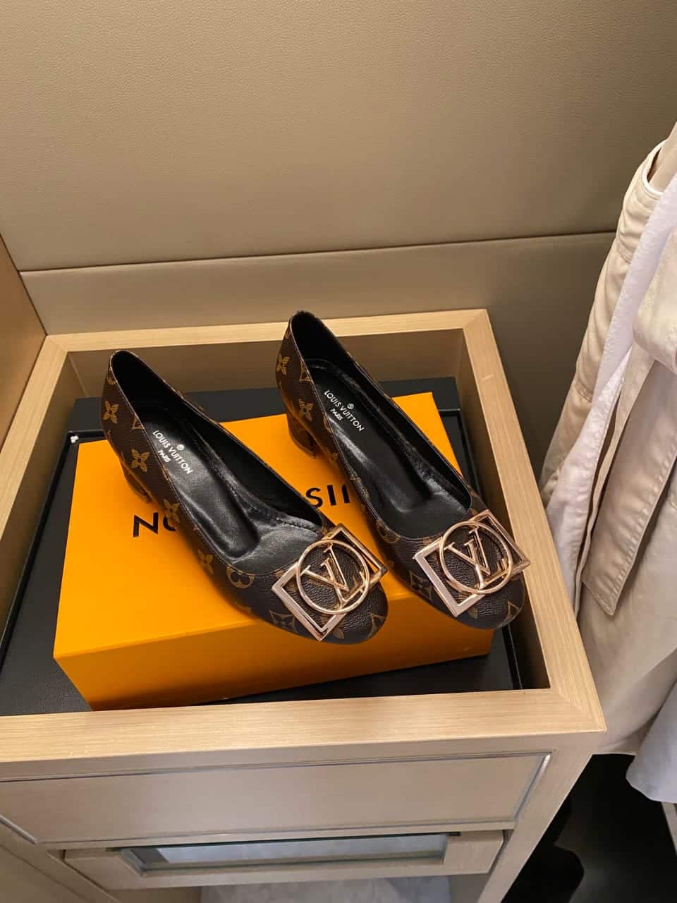 Louis Vuitton Madeleine Pumps Monogram 1A8N8V