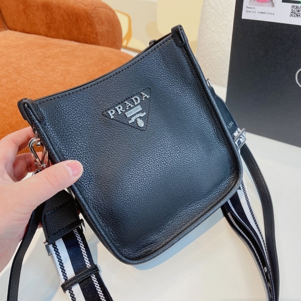 Prada Mini Leather Shoulder Bag Black 20Cm 1BH191 2DKV F0002 V 3OO