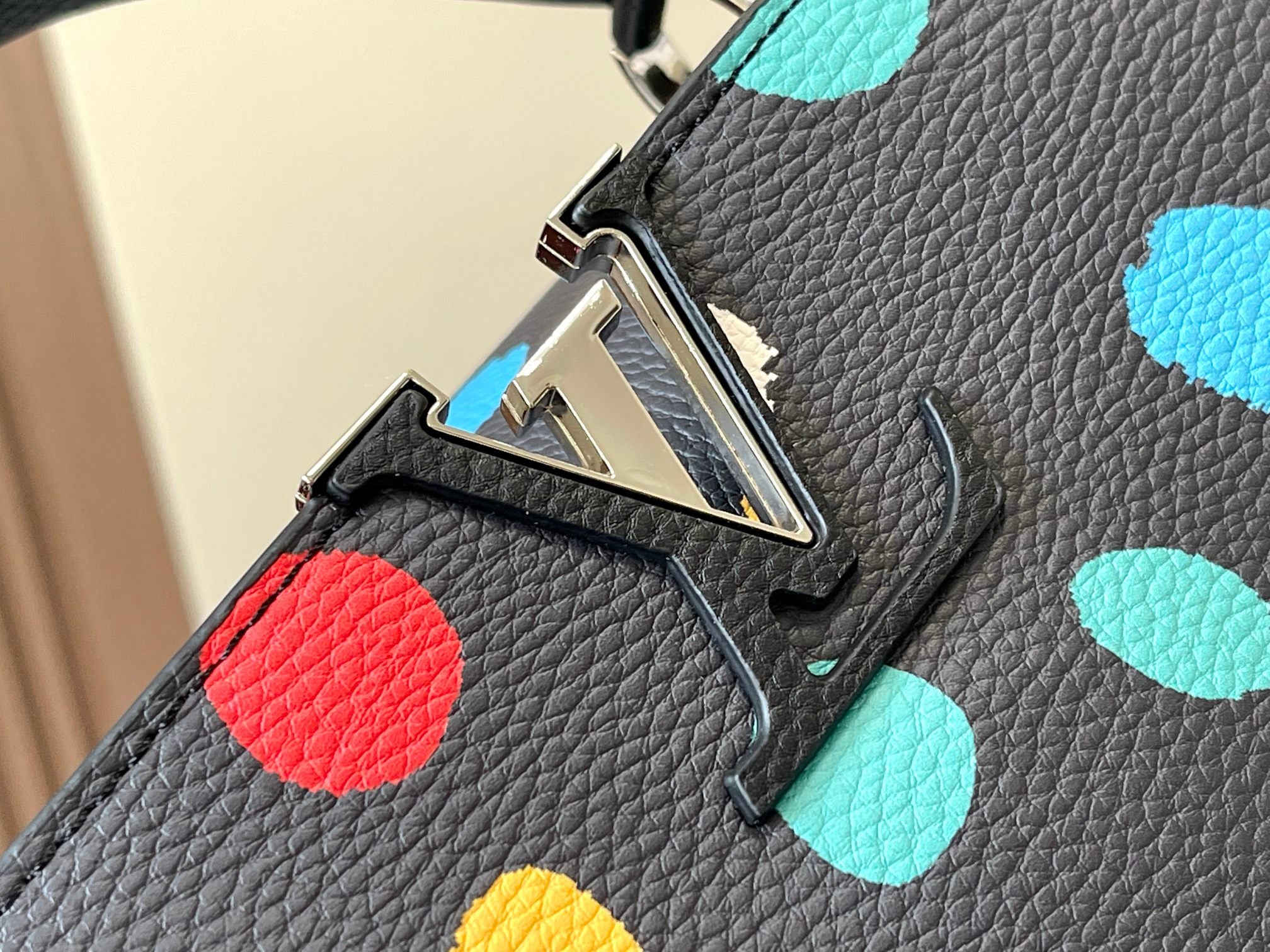 Louis Vuitton X Yayoi Kusama Capucines Black 27Cm M21663