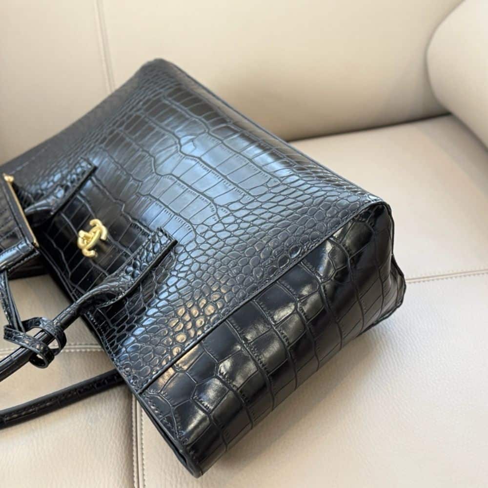 Chanel Executive Cerf Tote Black 35Cm
