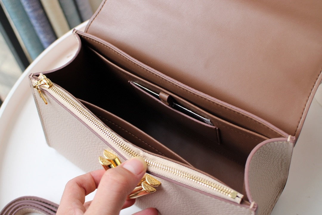 Louis Vuitton Twist One Handle Pm 25Cm Greige