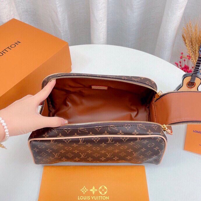 Louis Vuitton Dopp Kit Toilet Pouch Monogram Canvas 27Cm M44494
