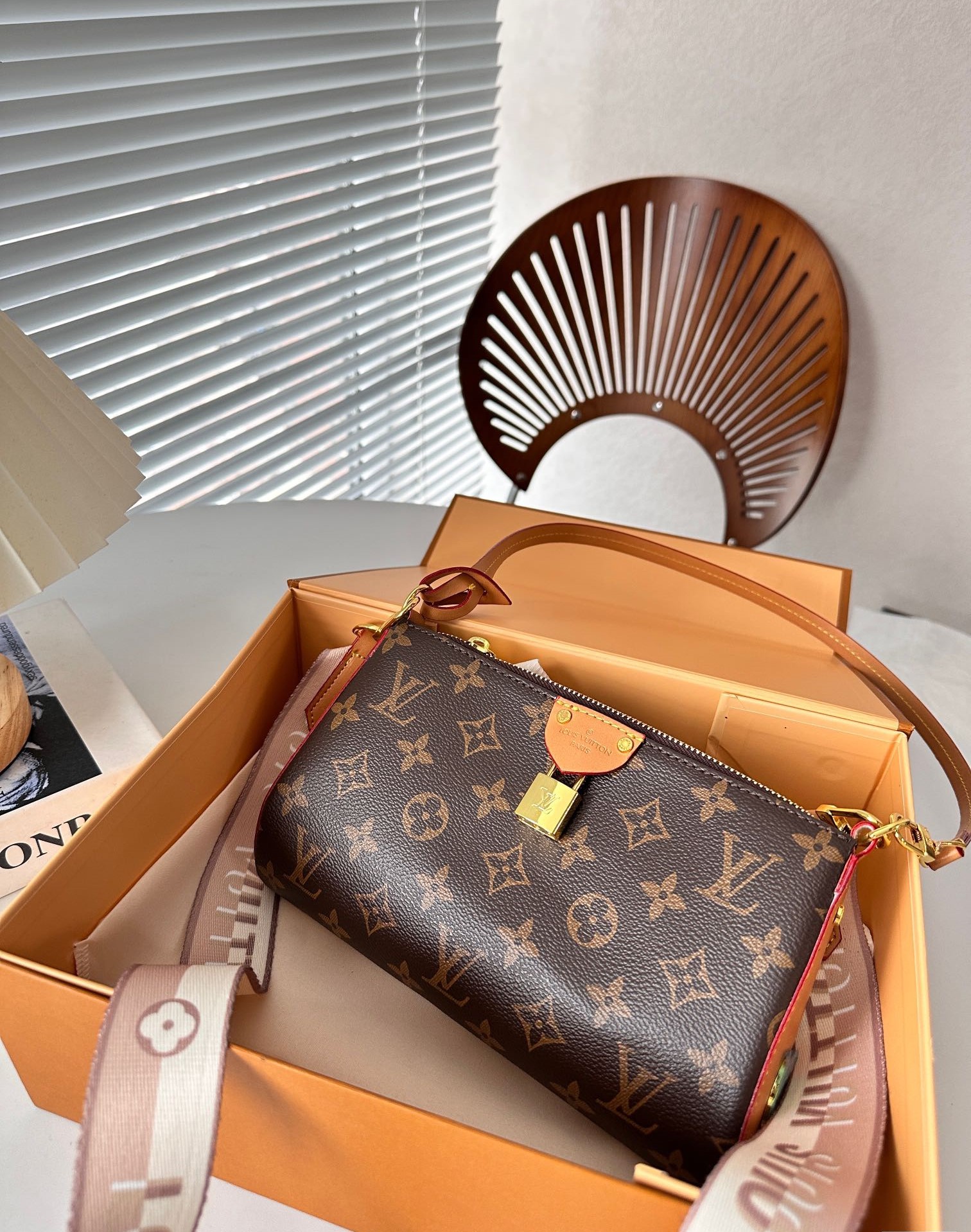 Louis Vuitton Pochette Tirette Monogram Canvas 23Cm M47123