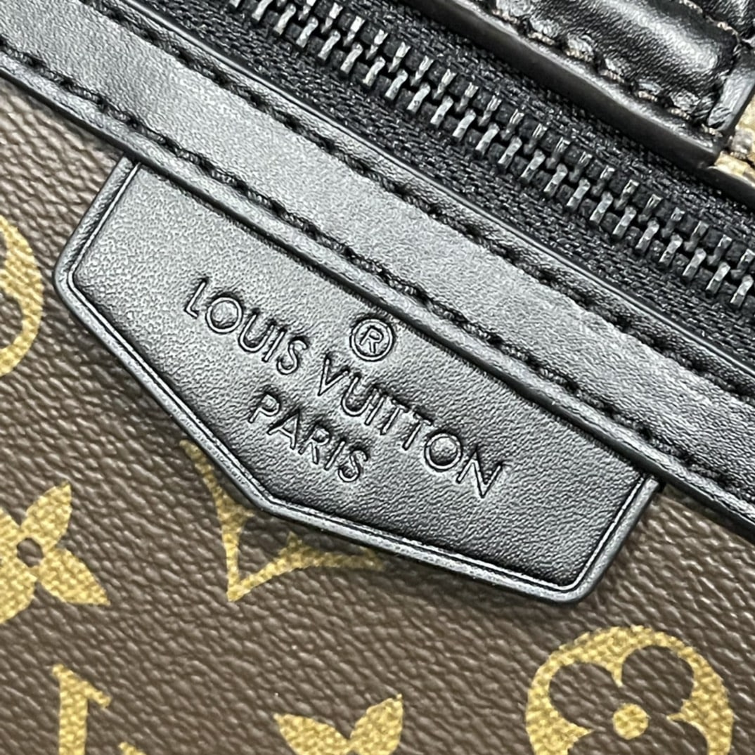 Louis Vuitton S Cape Messenger Monogram Brown 28Cm