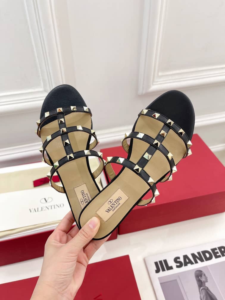 Valentino Garavani Rockstud Flat Slide Sandal Black 5W2S0C49Vod 0No