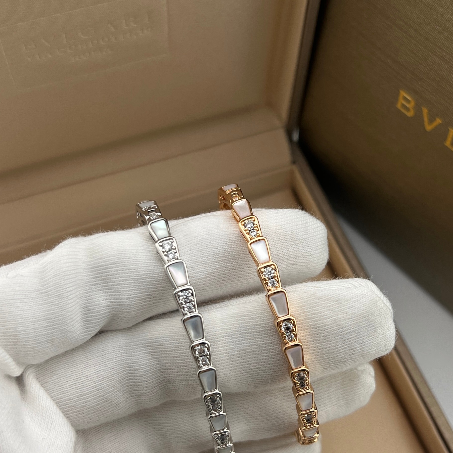 White Mother-of-Pearl Bracelet