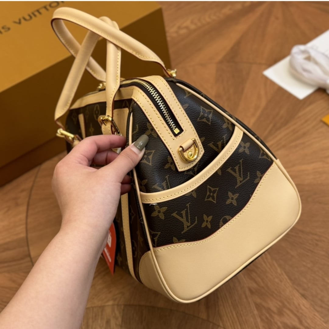 Louis Vuitton Berkeley Monogram Canvas Brown 32Cm M50208