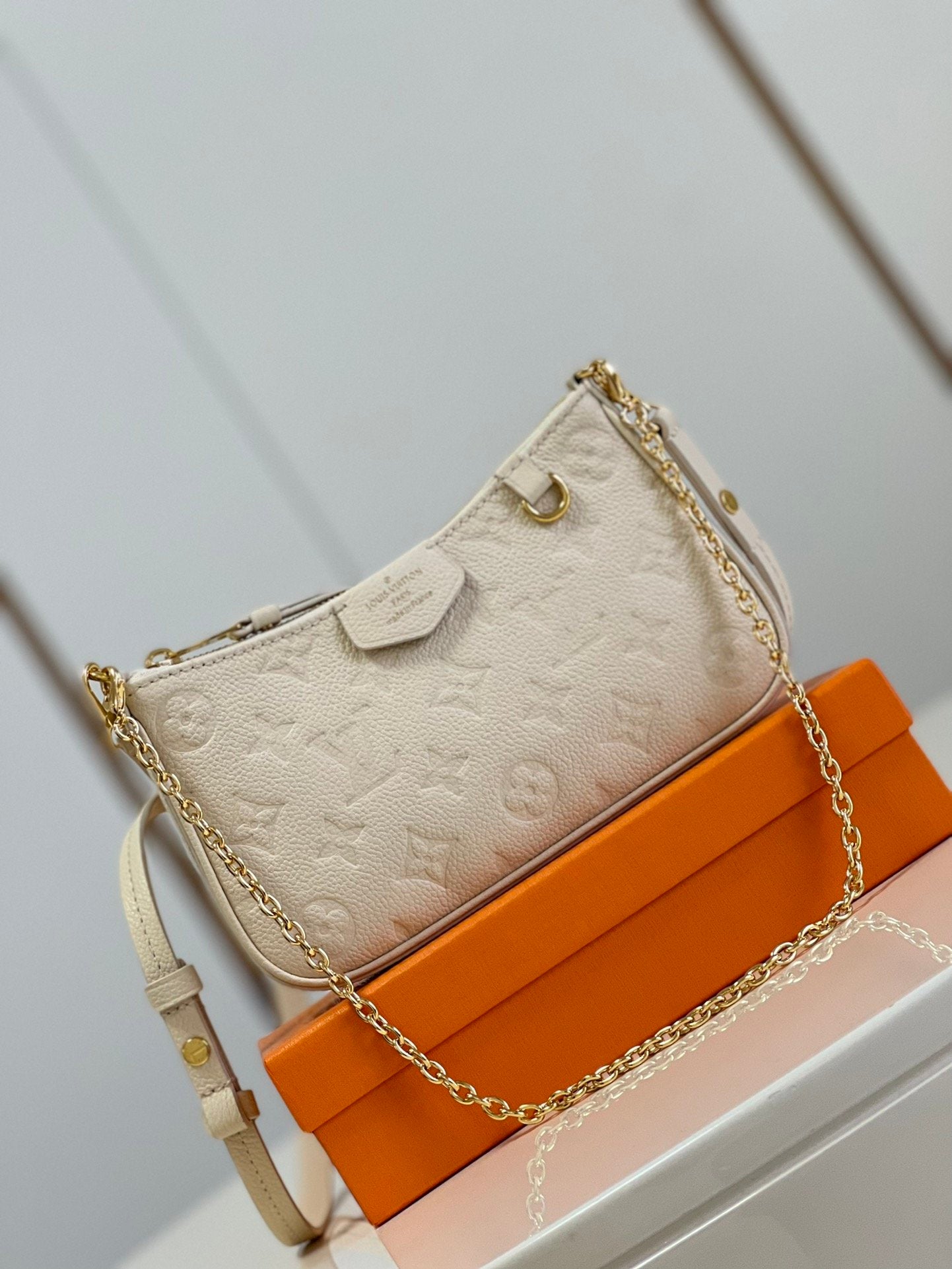 Louis Vuitton Easy Pouch On Strap 19Cm White