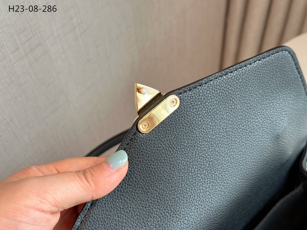 Louis Vuitton Pochette M Tis East West Bag Black 21Cm M46595