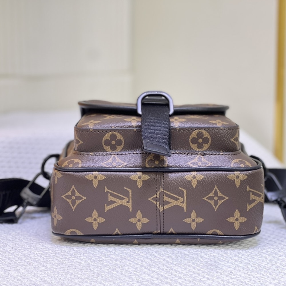 Louis Vuitton Quest Messenger Brown 18Cm M46973