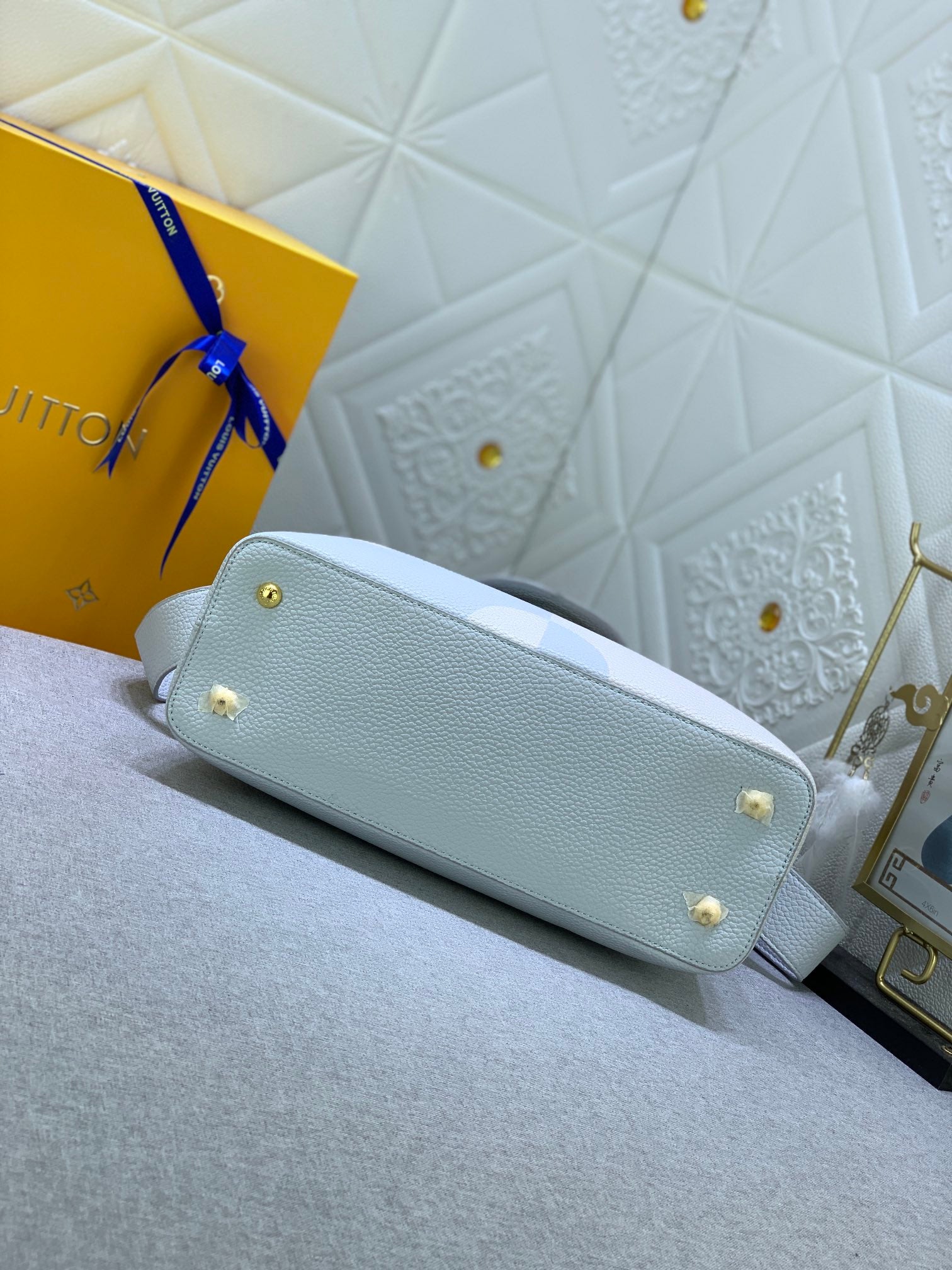 Louis Vuitton Capucines Ice Age White 31.5Cm