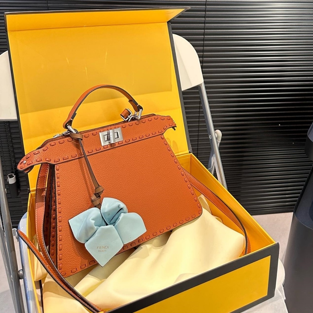 Fendi Peekaboo Iseeu Petite Selleria Bag Brown 27Cm 8Bn335Arbbf0Emr
