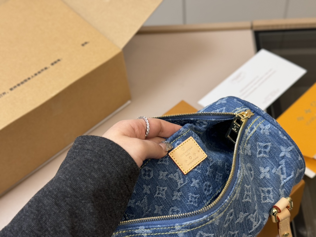 Louis Vuitton Hills Pochette Denim Blue 27Cm M82949