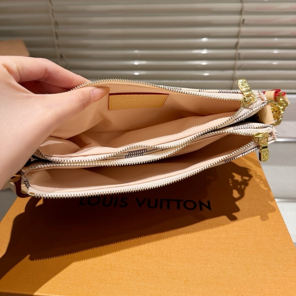 Louis Vuitton Pochette Liv Damier Azur 24Cm N00228
