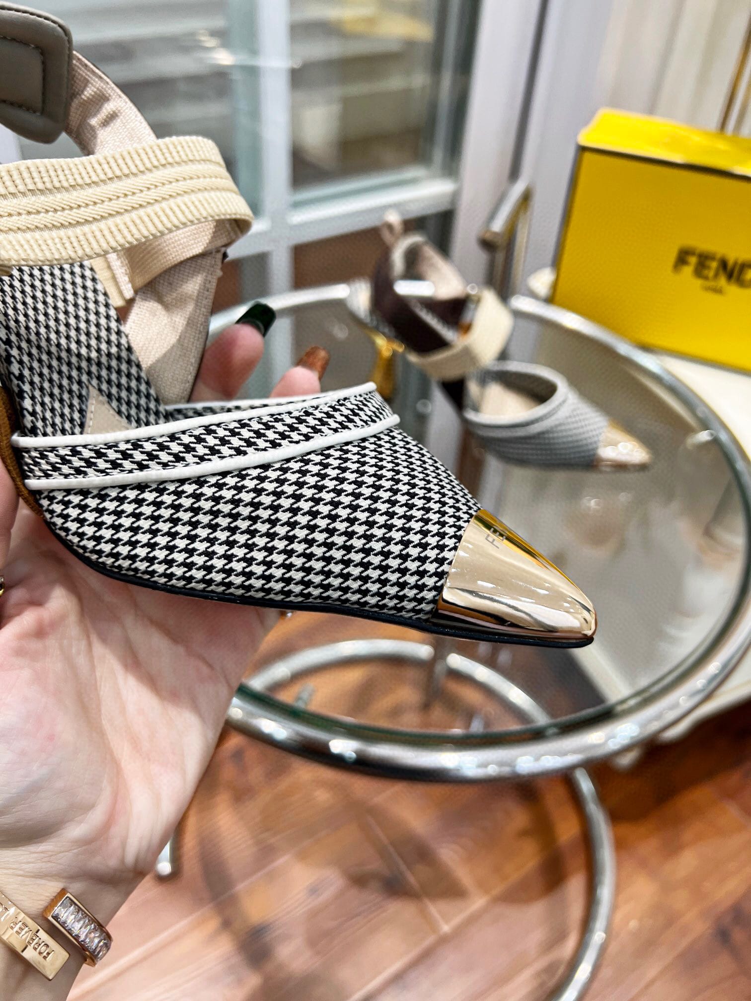 Fendi Colibri 85Mm Beaded Slingback Pumps Gold Black