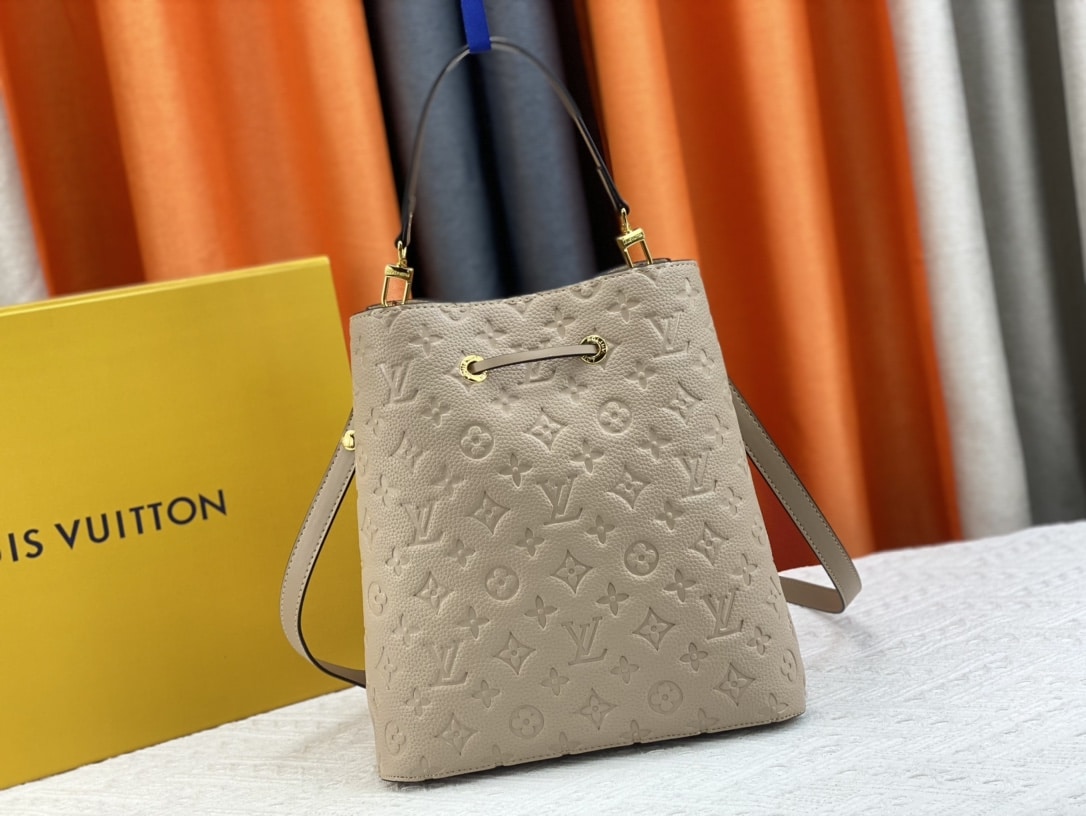 Louis Vuitton Neonoe Mm Beige 26Cm