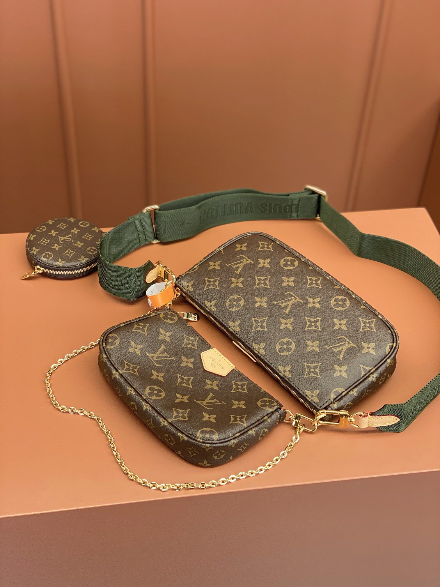 Louis Vuitton Multi Pochette Accessoires Khaki 24Cm M44813