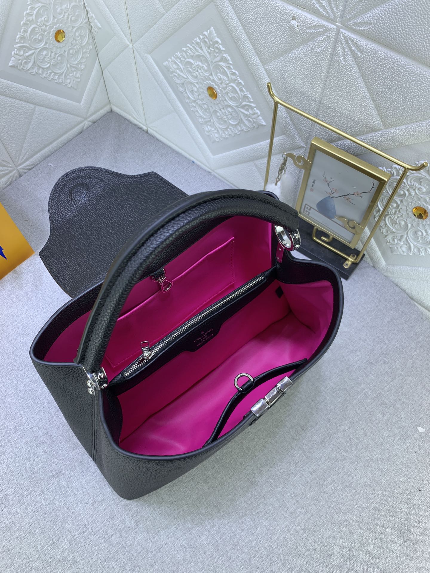 Louis Vuitton Capucines Mm Black