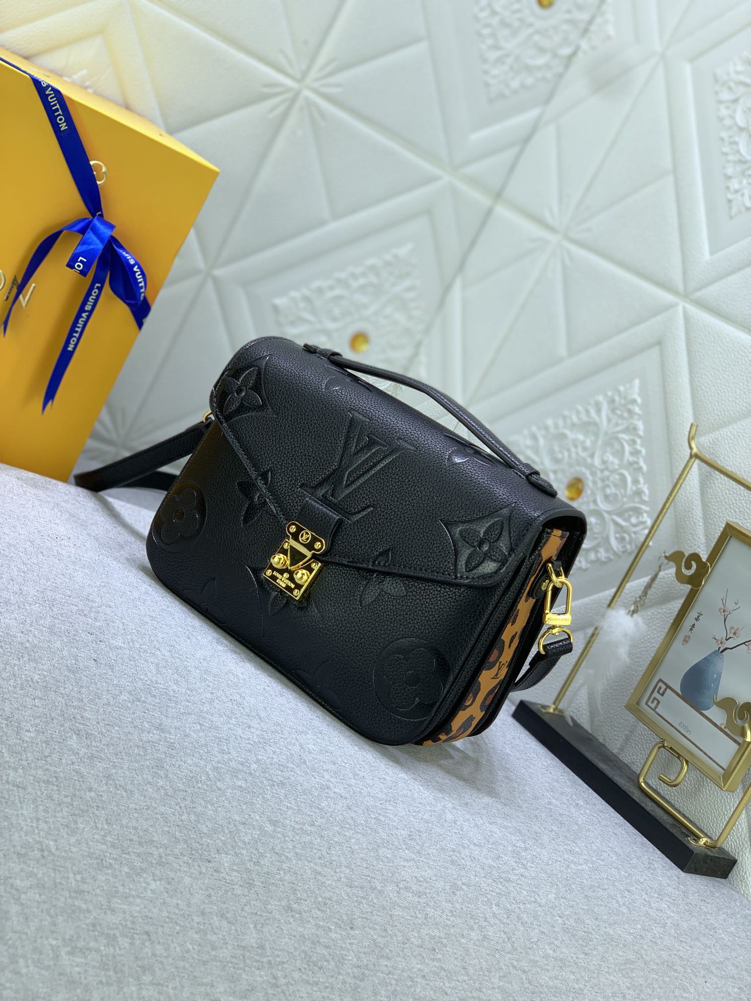 Louis Vuitton Pochette Metis Black 25Cm