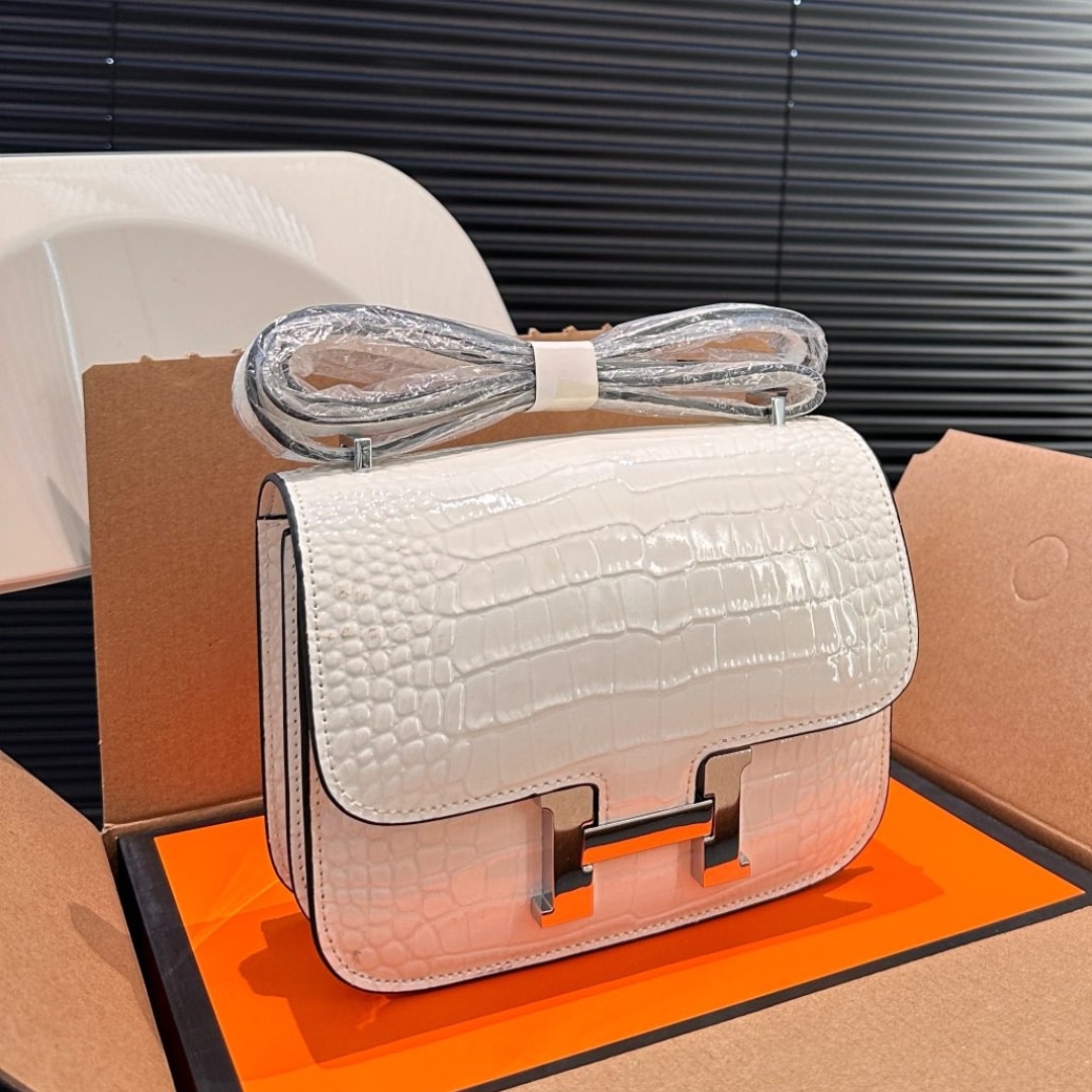 Hermès Mini Constance 19 Shiny Alligator Palladium Hardware White 19Cm