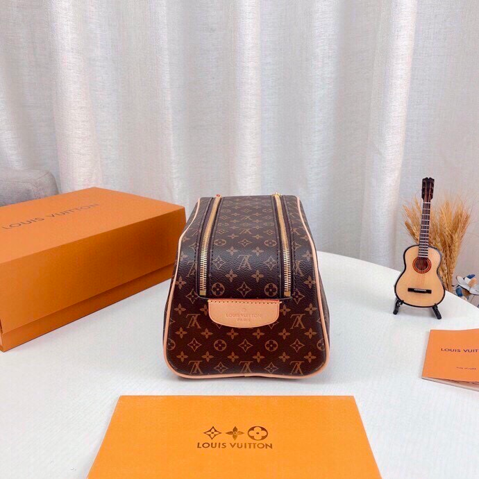 Louis Vuitton Dopp Kit Toilet Pouch Monogram Canvas 27Cm M44494