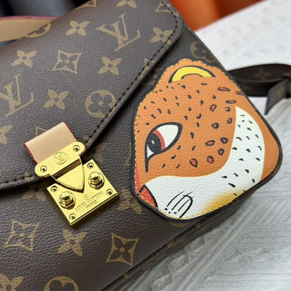 Louis Vuitton Pochette Métis Monogram Coated Canvas 25Cm M47203