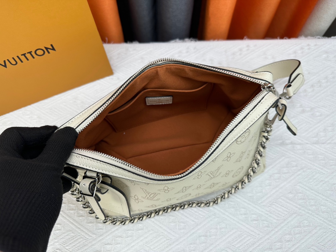 Louis Vuitton Hand It All Pm Creme 29Cm M24114