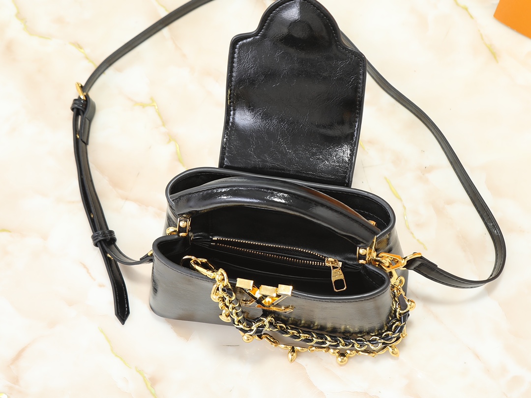 LV Capucines East-West 迷你手袋