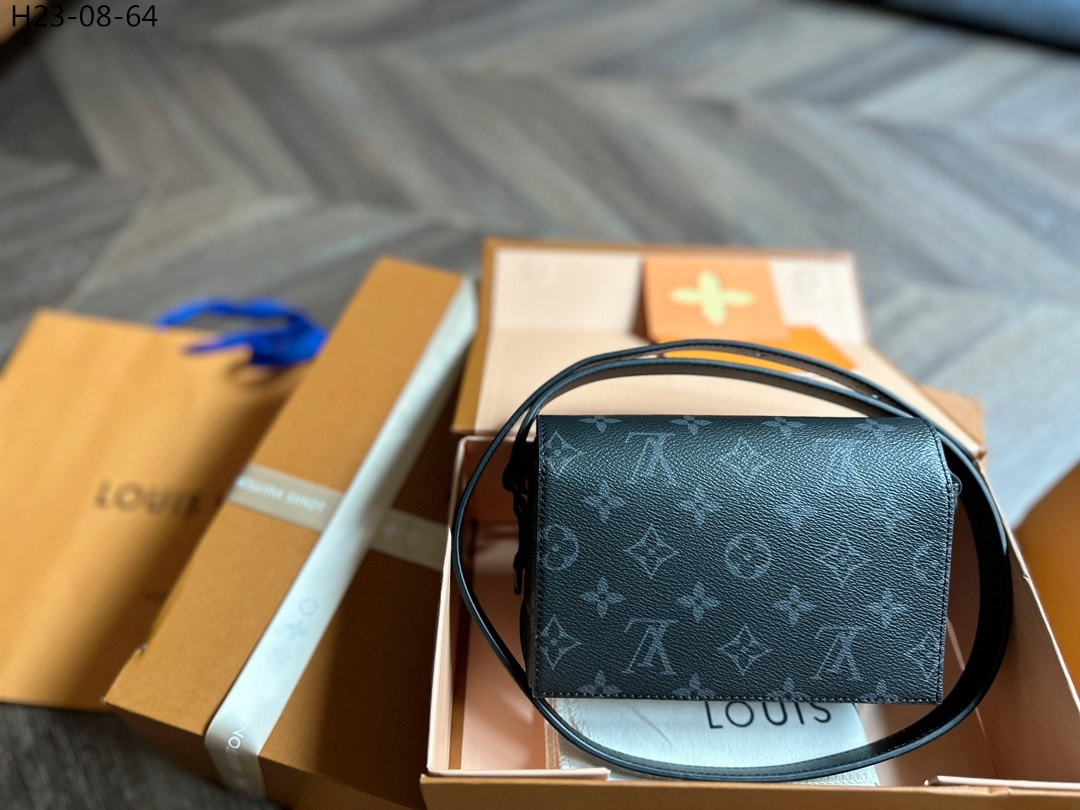 Louis Vuitton Steamer Wearable Wallet Black 18Cm M81783